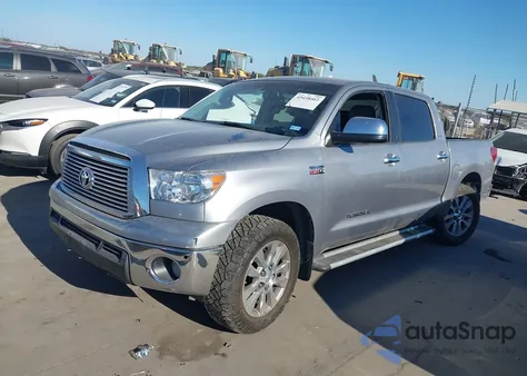 2010 Toyota Tundra Limited 5.7L V8 z USA, uszkodzony, nr VIN 5TFFY5F13AX093024